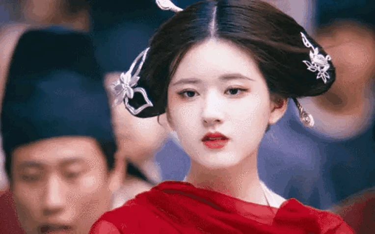 4 bộ phim đánh dấu thời kỳ đỉnh cao nhan sắc của Triệu Lộ Tư, có lần còn đẹp hơn cả Địch Lệ Nhiệt Ba