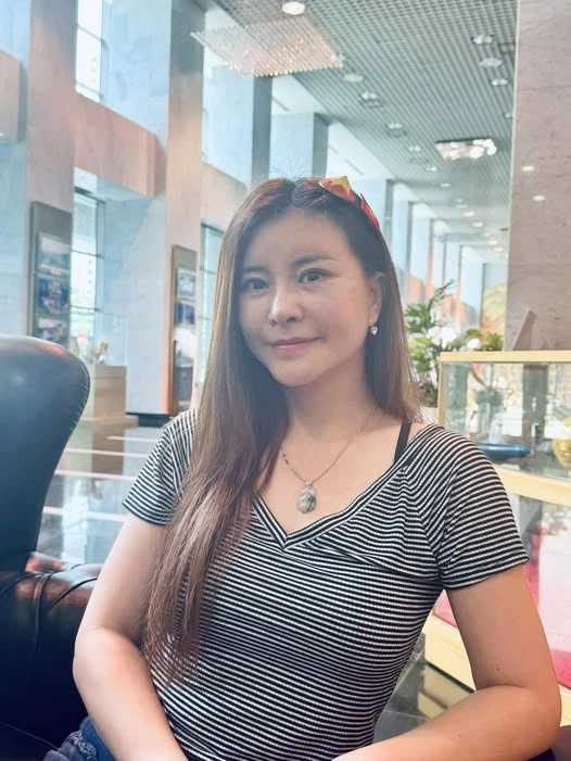 Diễn viên Kim Oanh công khai mặt mộc hậu trùng tu ở Hàn Quốc, đẹp thế nào mà dàn sao vào khen tới tấp?