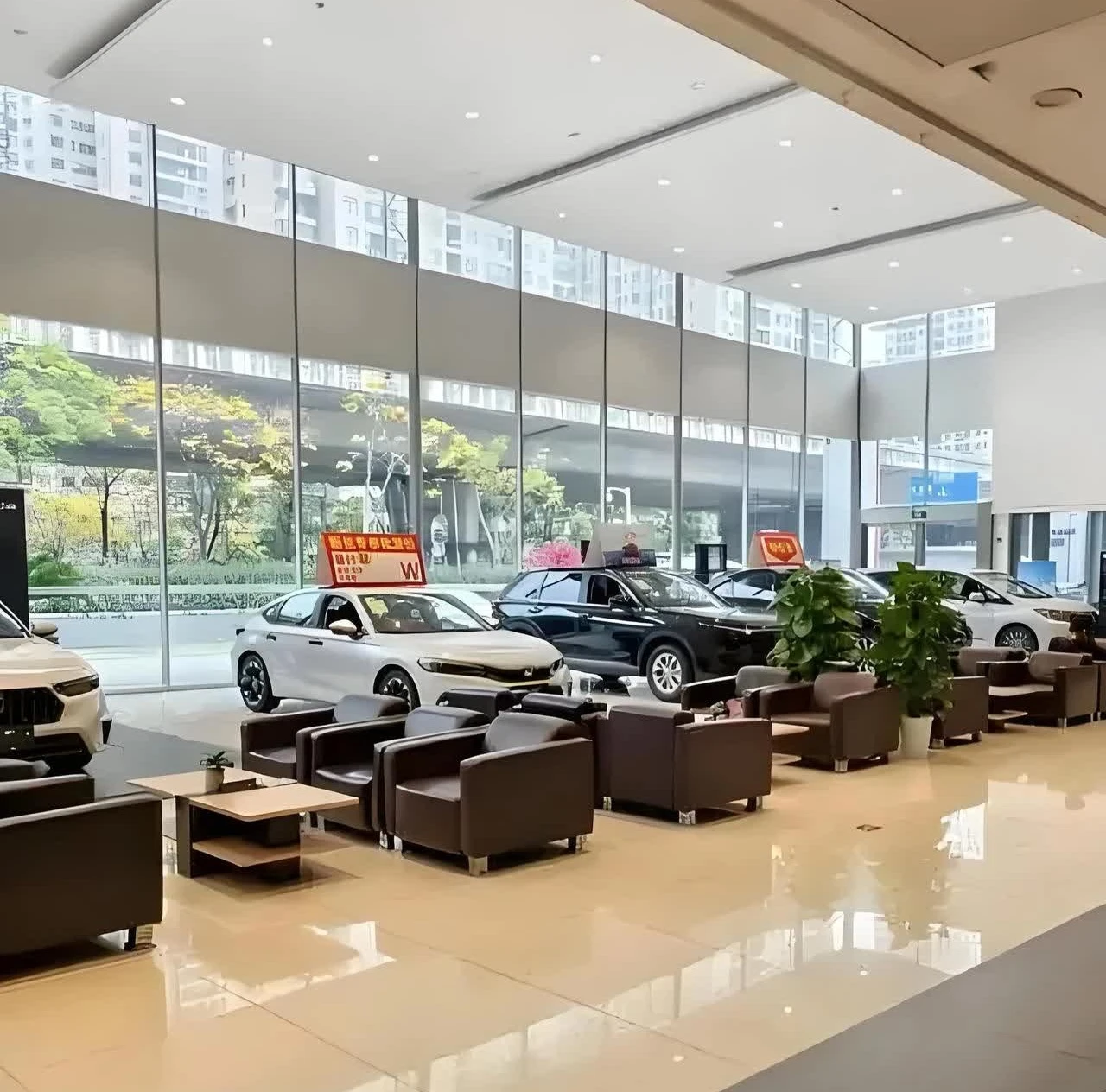 Bỏ 442 triệu đồng mua ô tô, lúc hỏng pin thay hết 368 triệu đồng nhưng bảo hiểm từ chối chi trả, tòa tuyên bố: “Công ty bảo hiểm không sai”