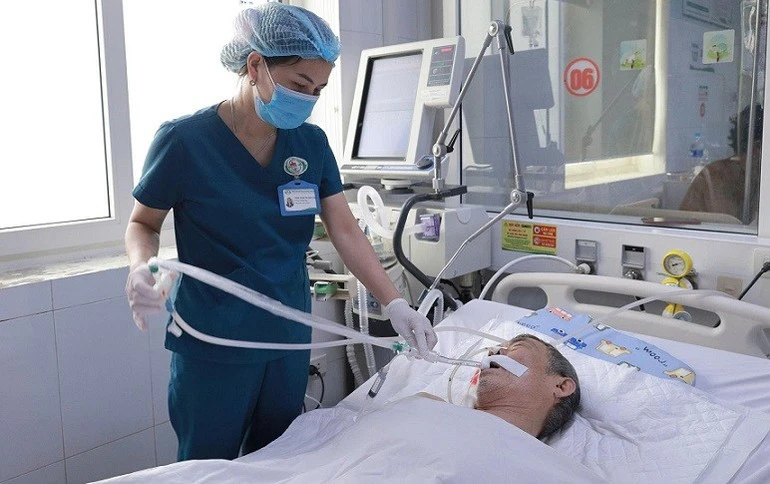 Nữ điều dưỡng Nghệ An cứu sống du khách ngưng tim giữa phố Hoa Lư, vỏn vẹn hơn 1 phút khiến ai cũng 