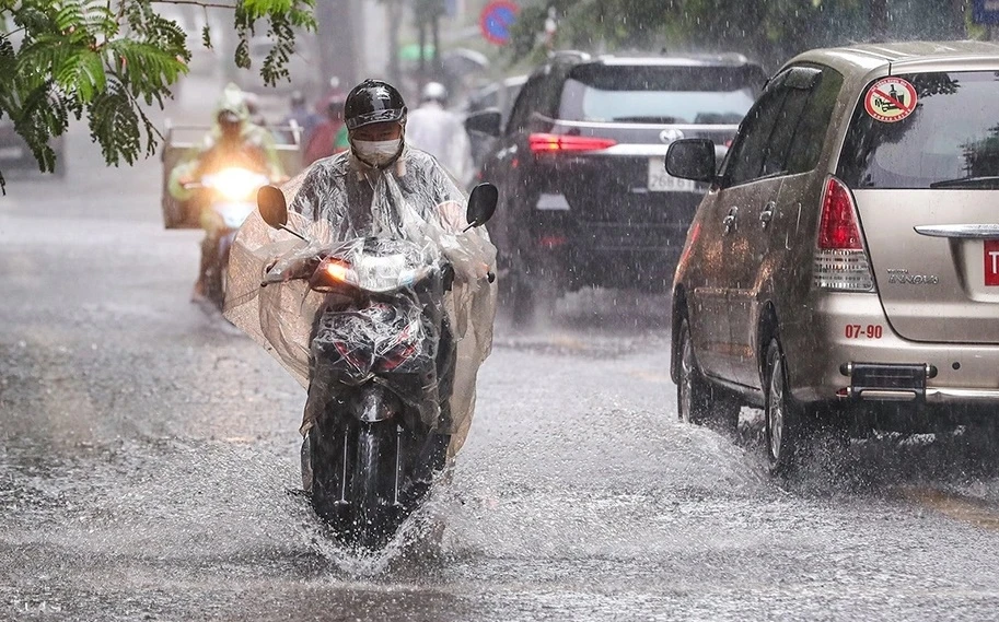 Tin vui: Nóng hầm hập suốt nhiều ngày, miền Bắc sắp đón mưa lớn giải nhiệt từ chiều nay