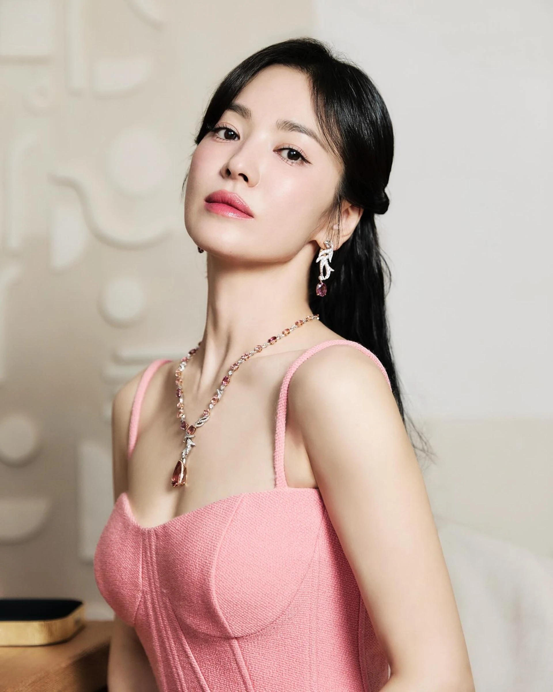 Tứ đại mỹ nhân Hàn hiện tại: Song Hye Kyo vẫn độc thân, Jeon Ji Hyun đi làm nuôi chồng