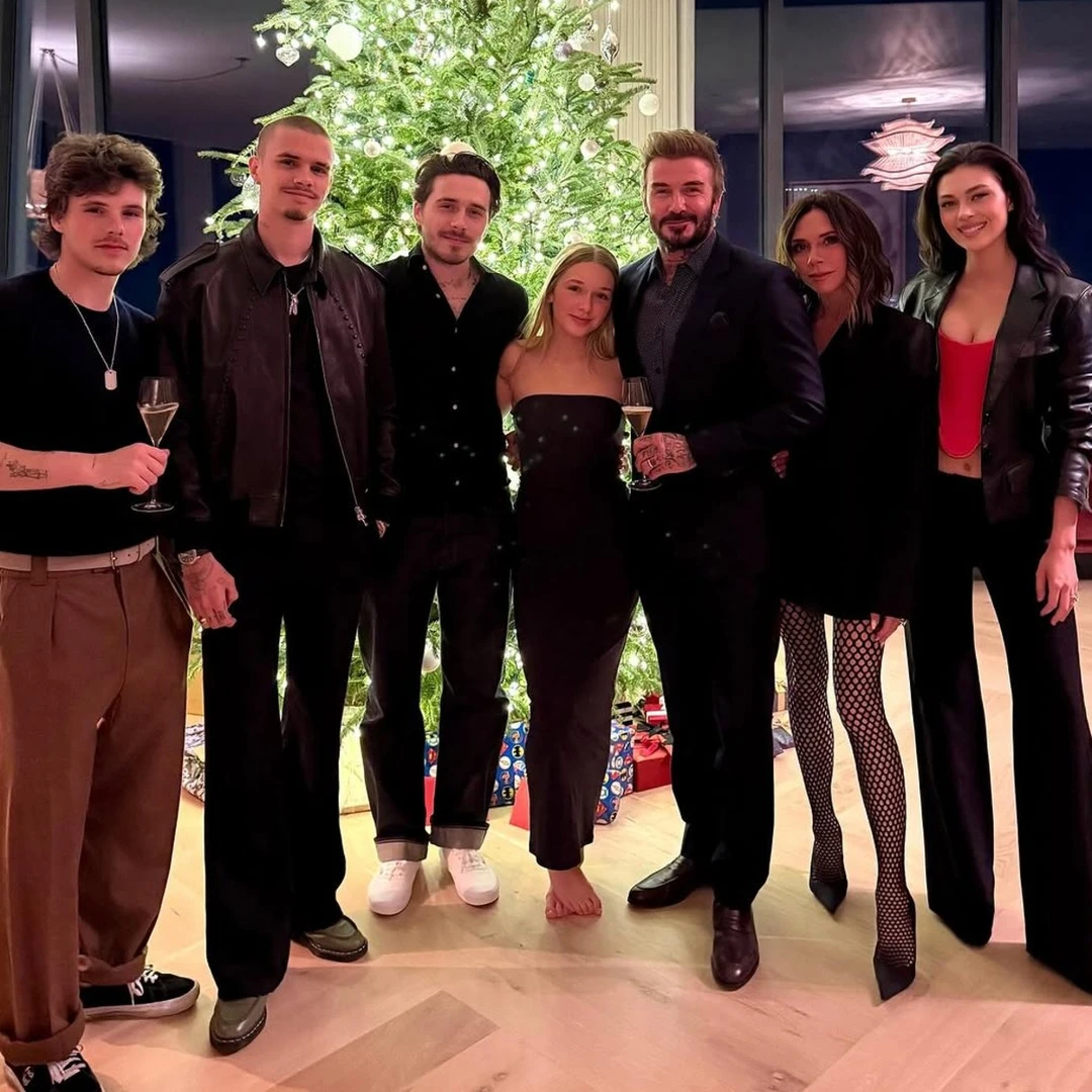 Viễn cảnh trong mơ: David Beckham và Victoria làm lành với vợ chồng con trai cả, khoảnh khắc sum vầy khiến cõi mạng rần rần