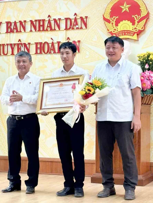 Người đàn ông nuôi động vật hoang dã lãi ròng khoảng 1 tỷ đồng/năm, vinh dự được Chủ tịch nước tặng Huân chương Lao động hạng Ba