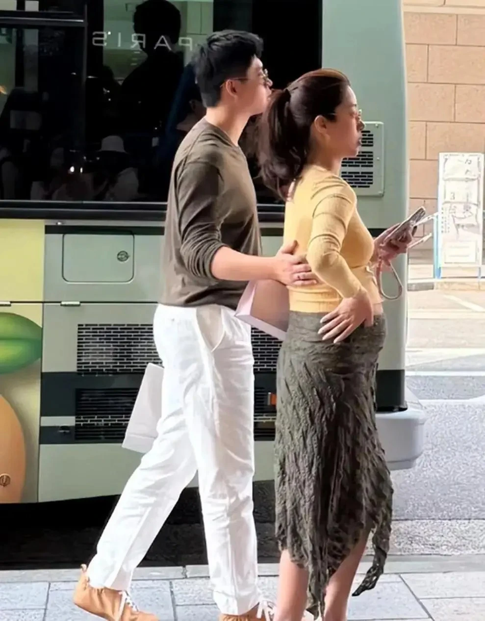 Bản sao Lưu Diệc Phi sinh con cho thiếu gia có vợ, bị cấm bước chân vào hào môn?