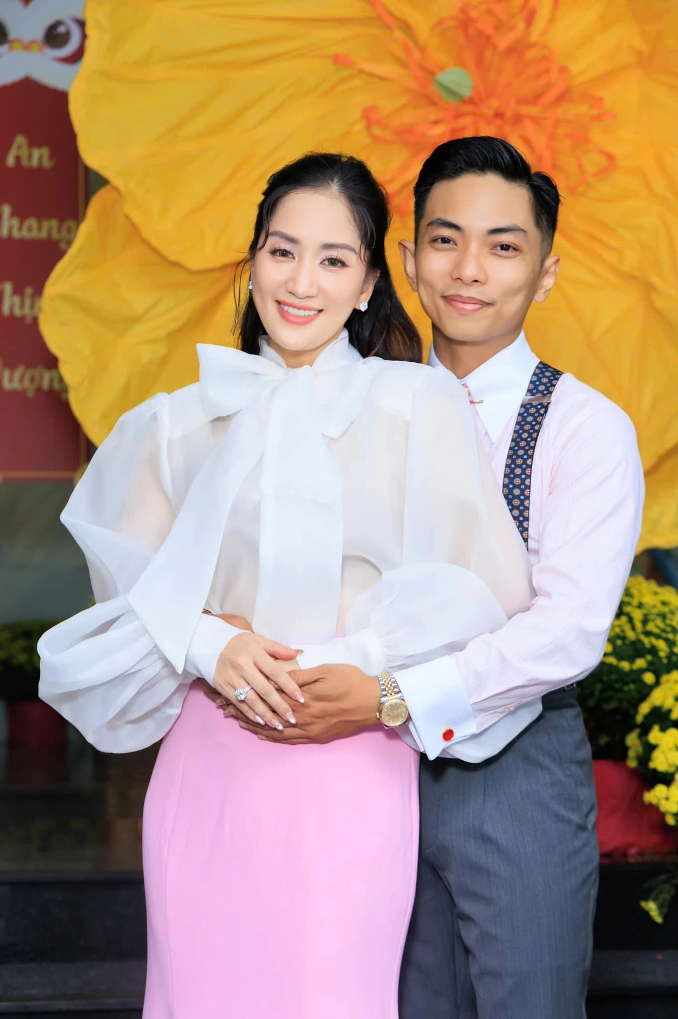 Nữ nghệ sĩ giữ chức Viện trưởng, ở nhà 800 m2 tại Bình Thạnh, lấy chồng kém 11 tuổi là học trò