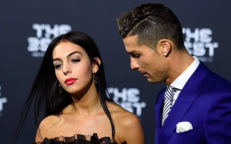 Georgina đòi mua túi xách hàng hiệu liền bị Ronaldo thẳng thừng từ chối, phản ứng của nàng WAGs khiến tất cả sừng sờ