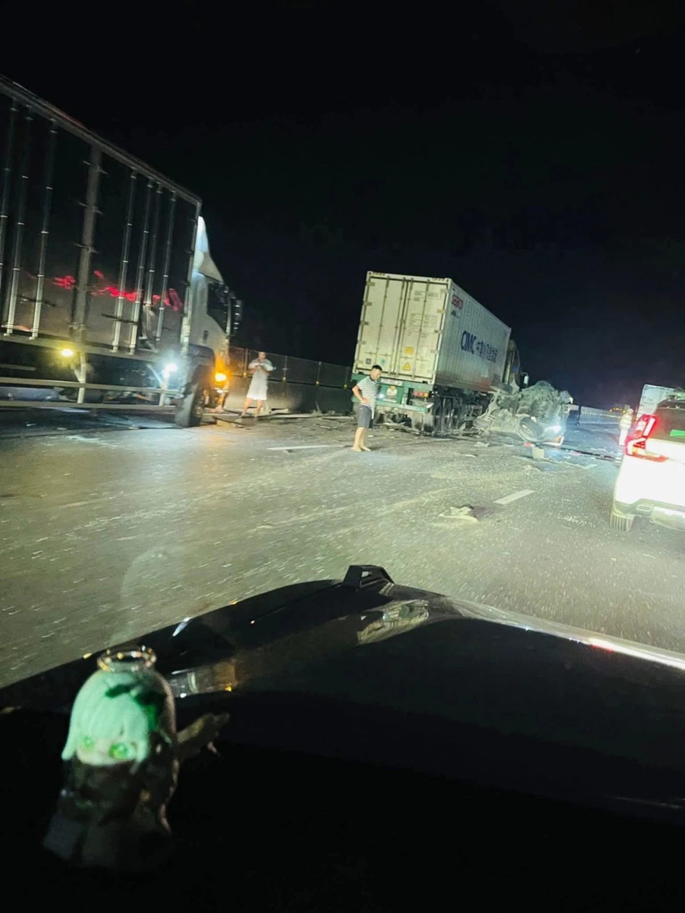 Tai nạn liên hoàn 5 xe trên cao tốc Pháp Vân - Nghi Sơn