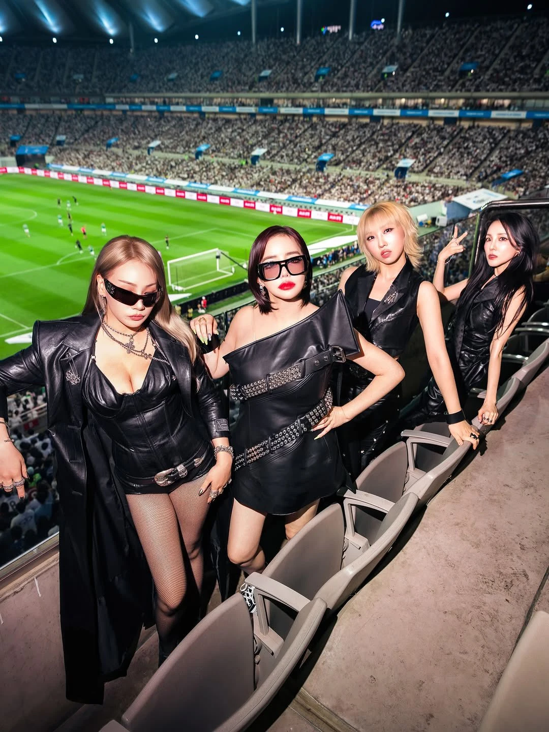 Phong độ nhất thời, đẳng cấp là mãi mãi: 1 giây trật nhịp cho thấy “chị đại Kpop” out trình đến thế nào!