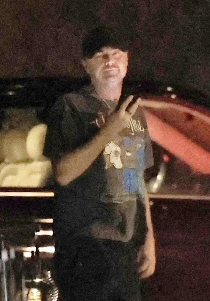 Leonardo DiCaprio bị cảnh sát chặn lại khám xét trên đường tiệc tùng