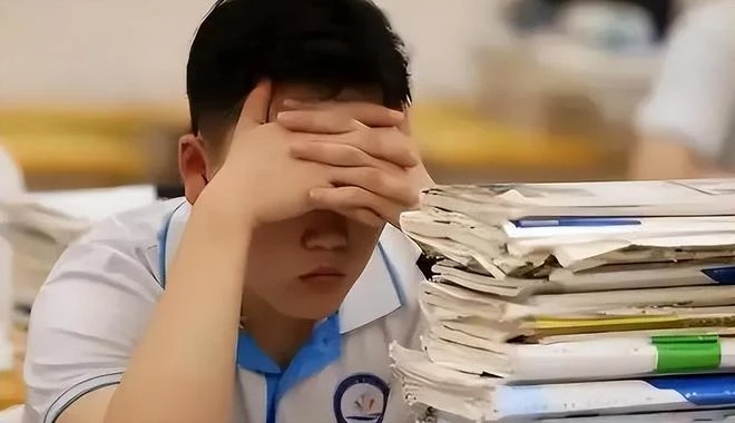 Nam sinh đỗ ĐH điểm cao nhưng chưa từng nhận được giấy báo trúng tuyển, 7 năm sau bất ngờ được nhà trường thông báo: 