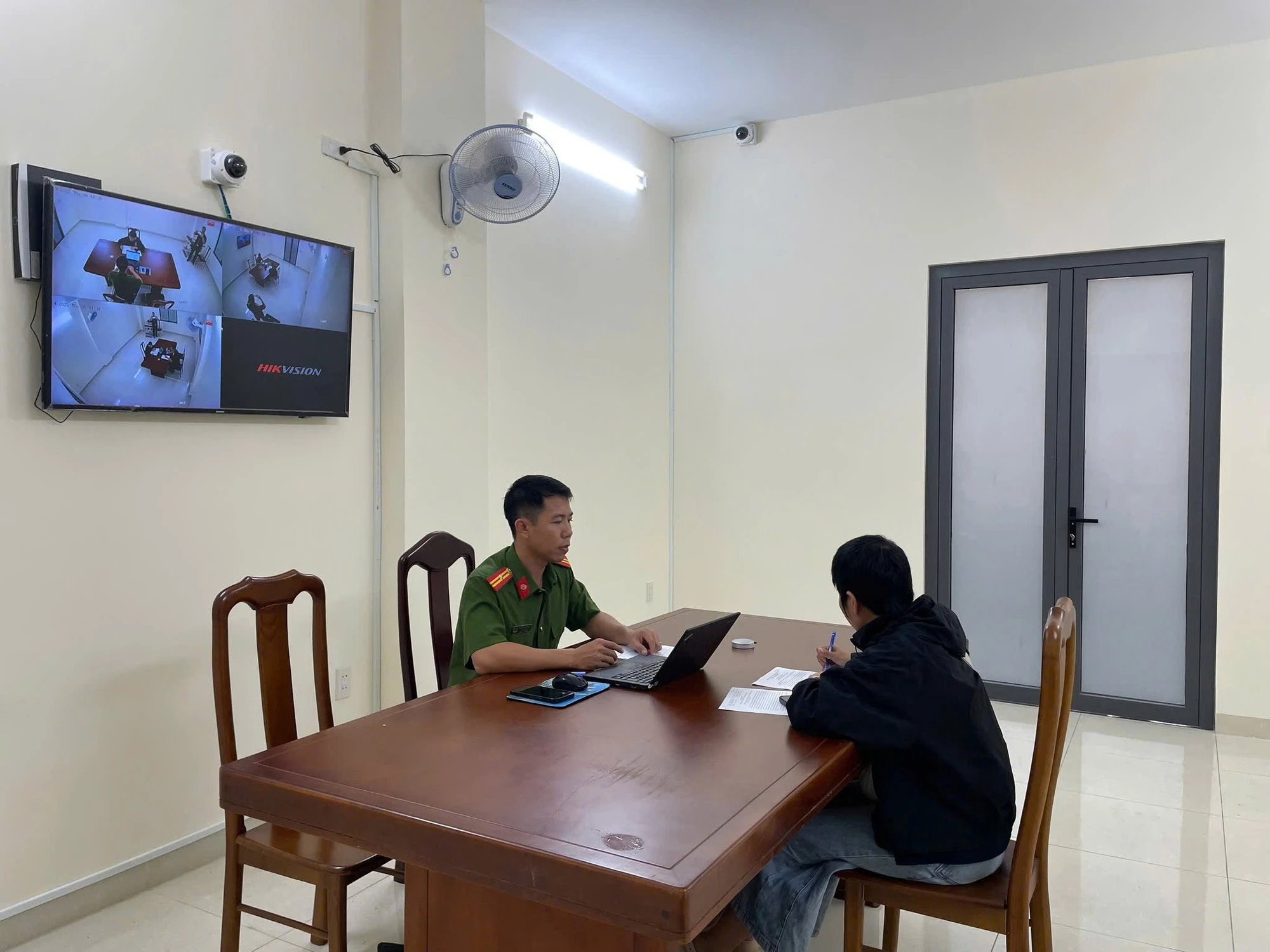 Người tố cáo mẹ bé Bắp gửi đơn khiếu nại quyết định của Công an Khánh Hòa