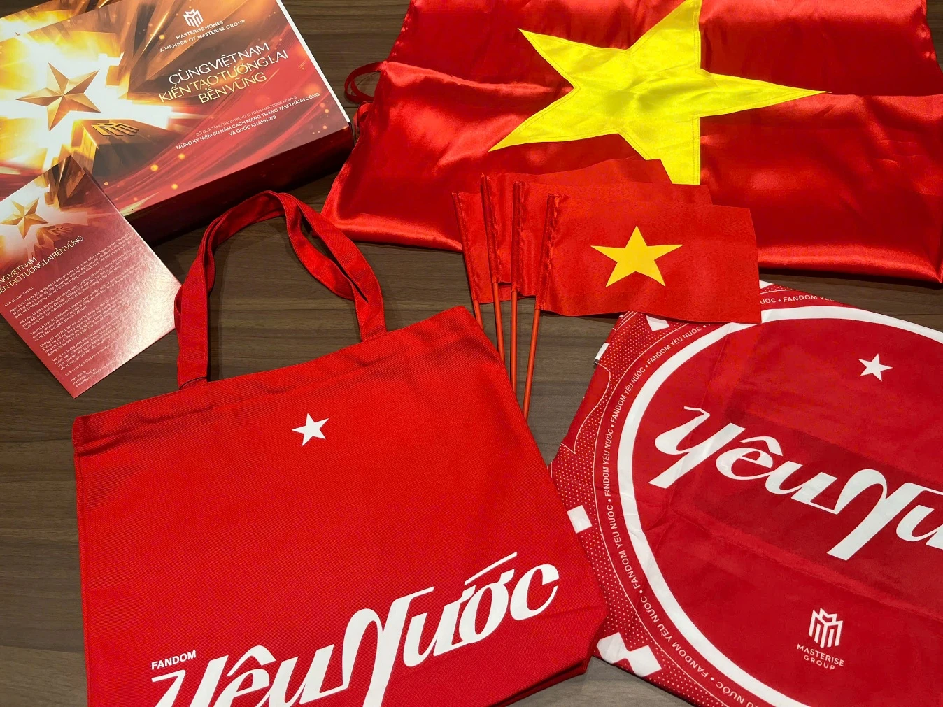 Cư dân Masterise Homes nhận quà 