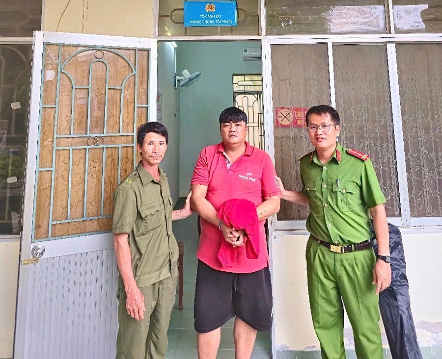 Gây náo loạn quán karaoke ở TP HCM, người đàn ông bị bắt khi về quê thăm bạn gái