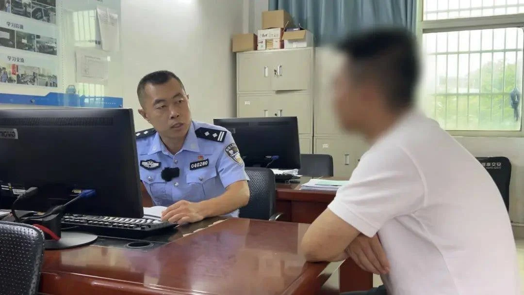Mang hơn 4 tỷ đồng tiền đền bù đất đi gửi tiết kiệm với lãi suất hơn 8%, 1 năm sau đến rút thì được thông báo: 