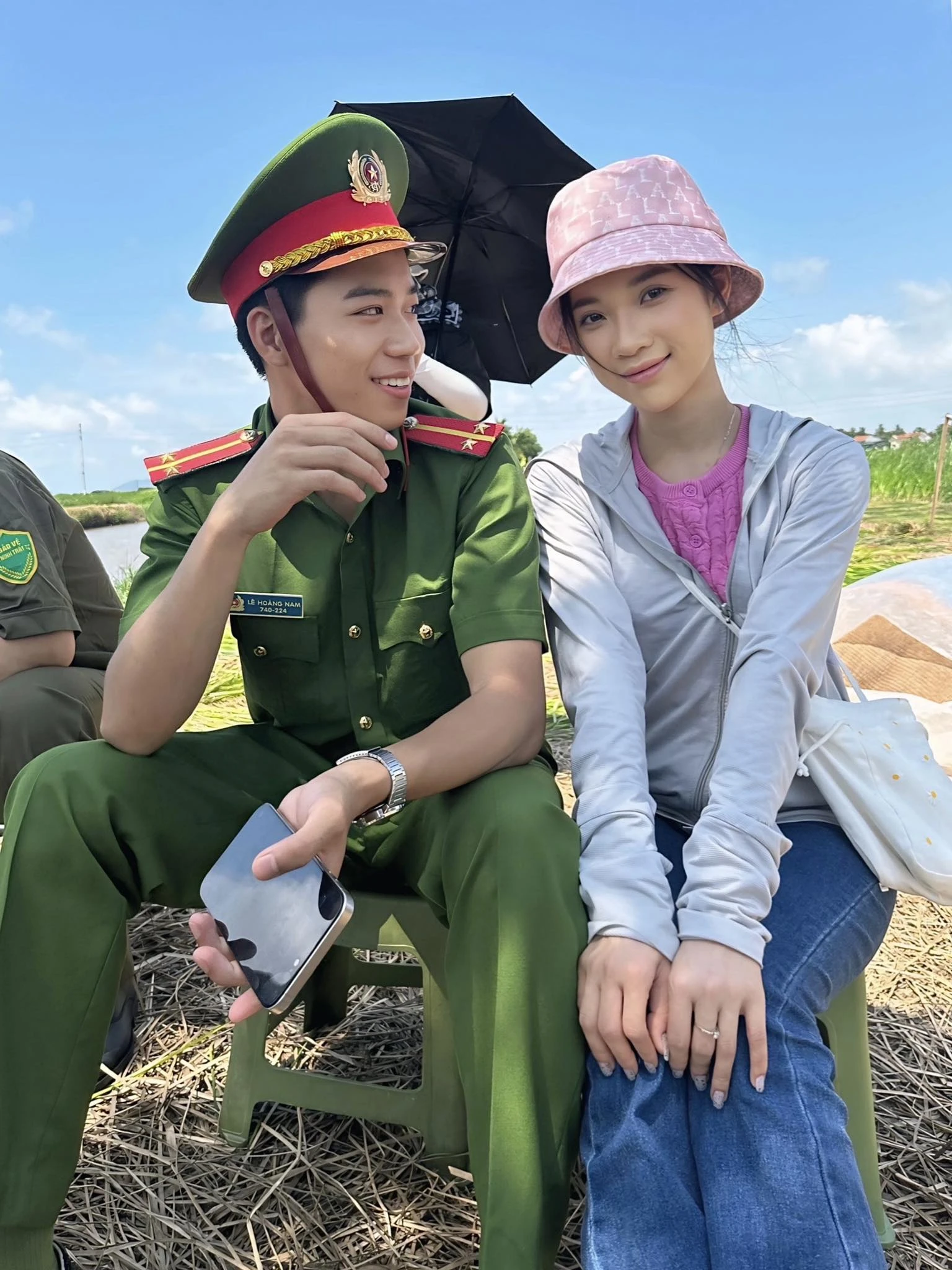 Cặp đôi phim Việt giờ vàng lộ 1001 hint hẹn hò: Nhà trai là “trùm cuối” Mưa Đỏ, viral khắp cả cõi mạng