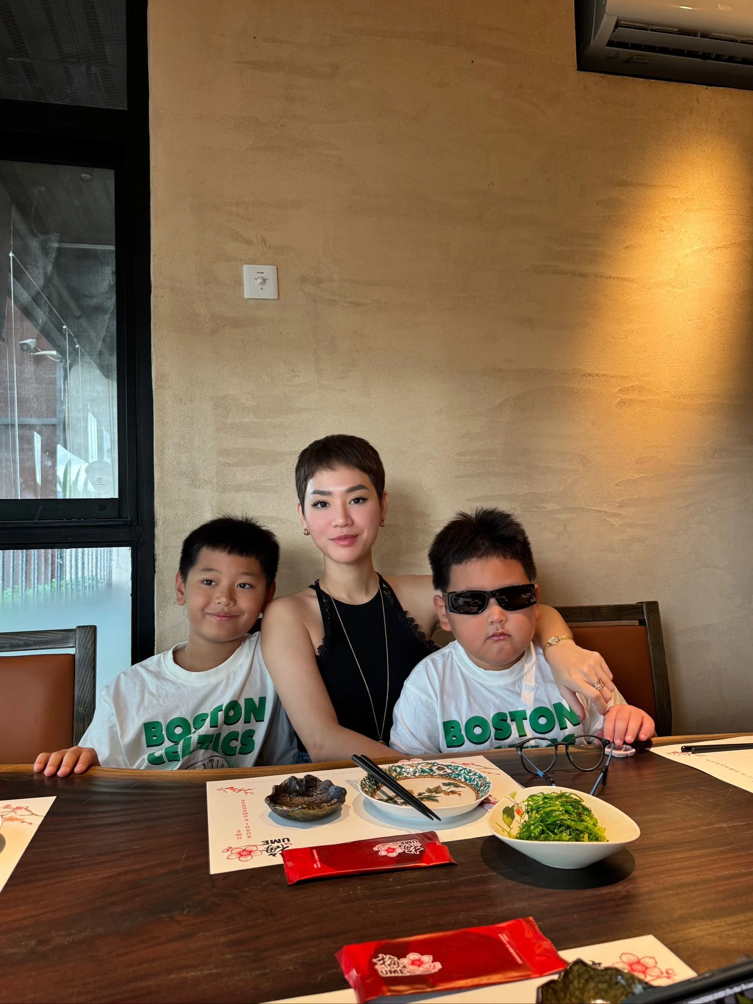 Cặp quý tử nhà Trà My Idol nhập học trường quốc tế học phí gần 1 tỷ/năm, 