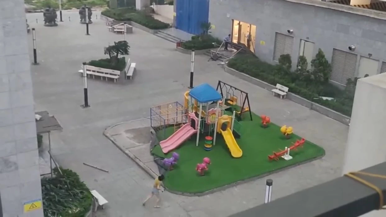 Khoảng trống ám ảnh sau vụ cầu trượt bật tung khiến một người phụ nữ tử vong ở Hà Nội