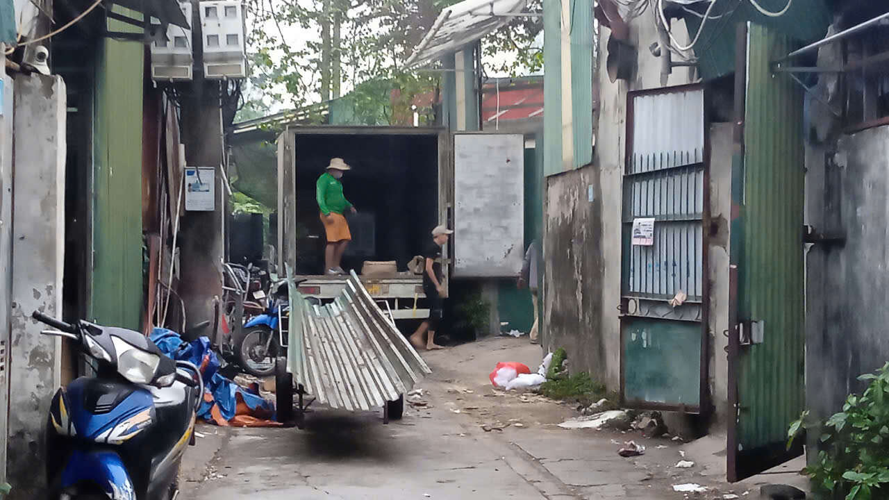 Hà Nội: Tận dụng cơ hội xóm trọ phải di dời, nhiều chủ nhà tăng giá cho thuê khiến người dân lao đao