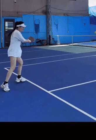 Lộ ảnh cam thường hotgirl đánh pickleball 