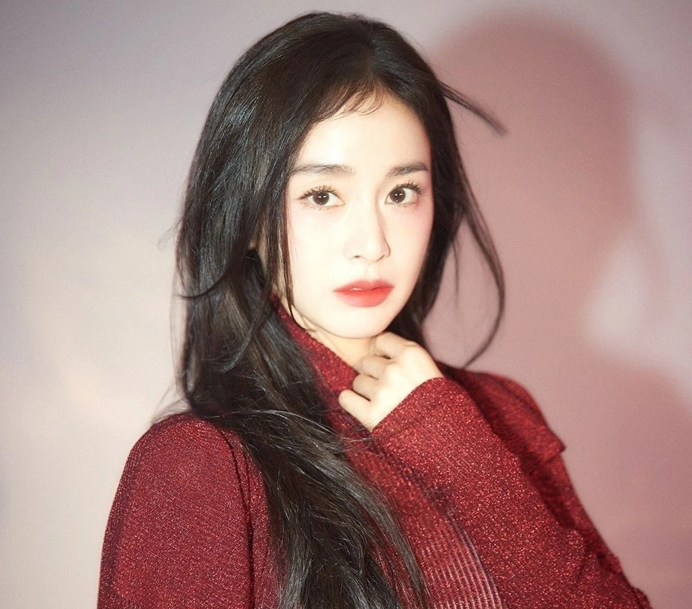 Kim Tae Hee 17 tuổi đẹp vô địch thiên hạ: Nhan sắc quét ngang Hàn Quốc, sao có thể hoàn hảo đến thế