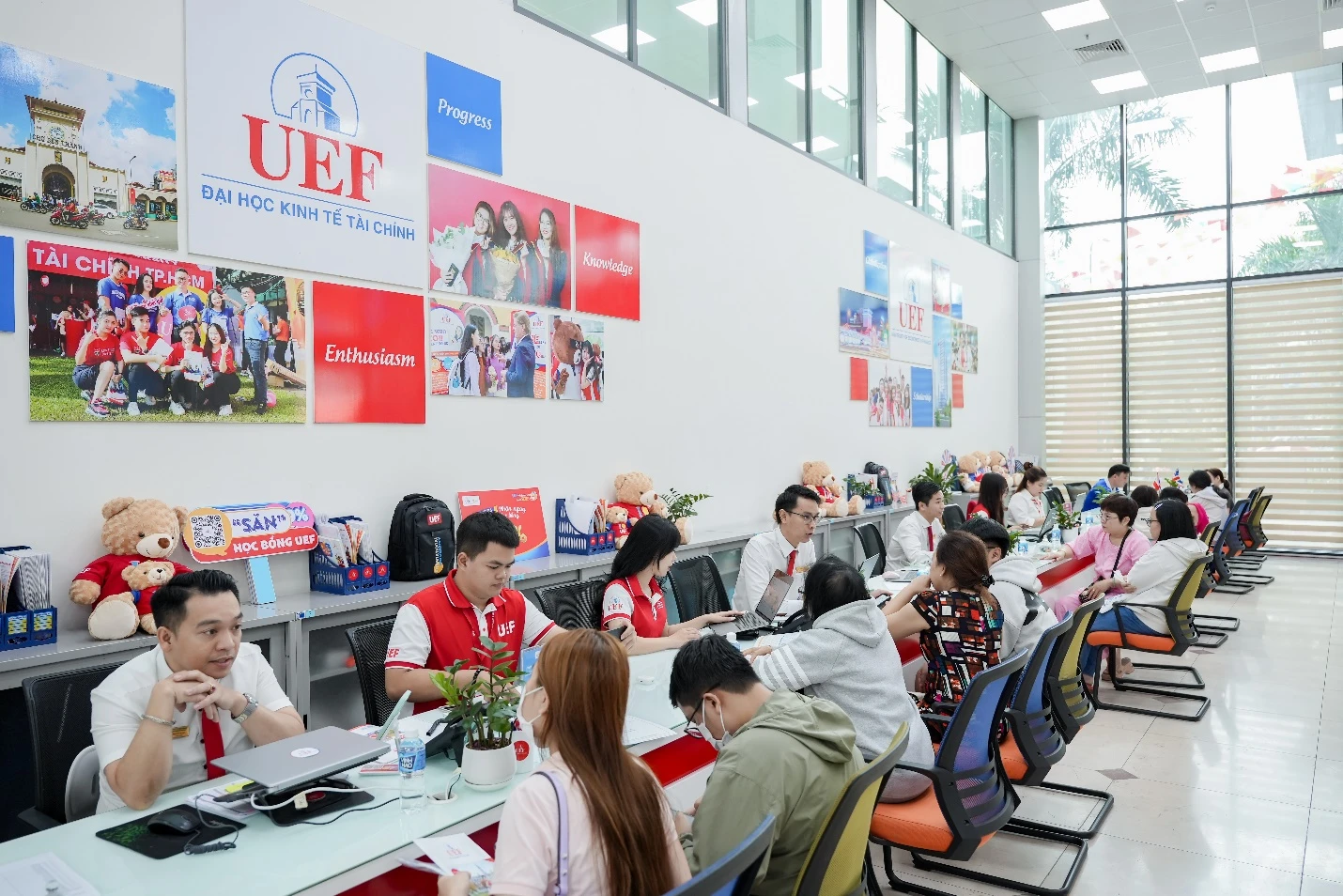 UEF giữ học phí ổn định toàn khóa, nhiều thí sinh đăng ký xét học bạ vào trường năm 2025
