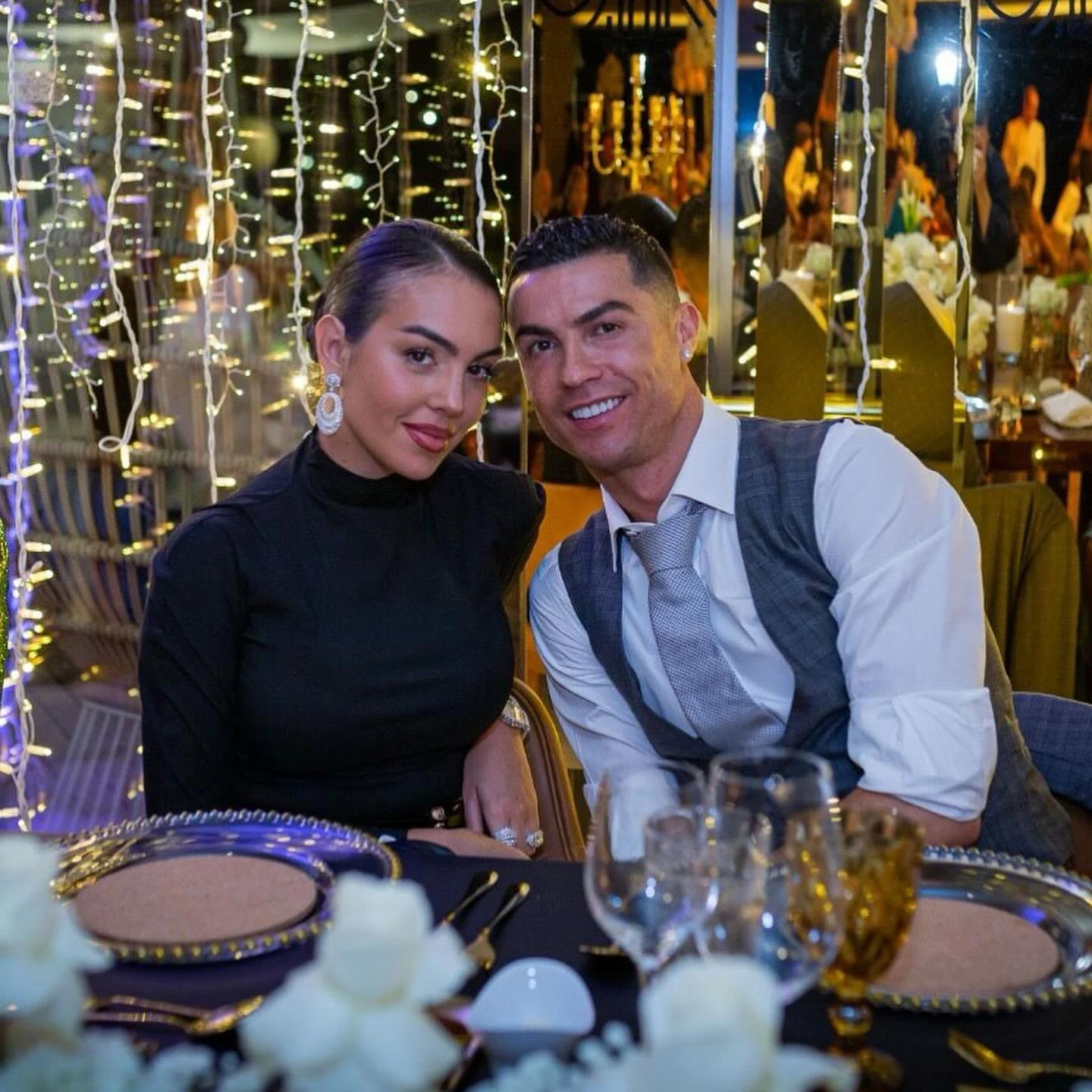 Bí ẩn hợp đồng hôn nhân của Ronaldo và bạn gái sexy, nàng WAG được chu cấp tiền tỷ một tháng nếu chia tay