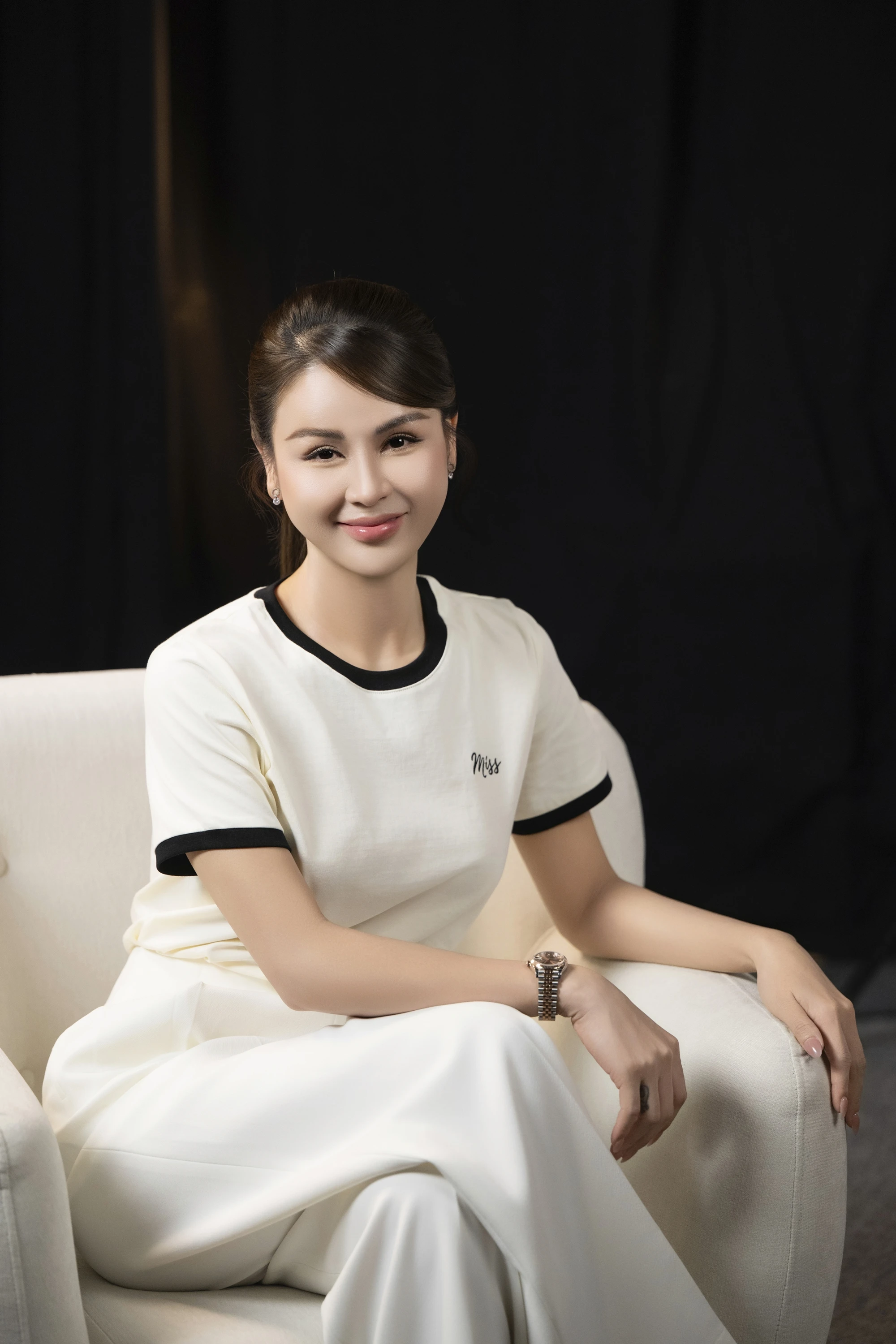 Lương Thu Trang: Cứ nghe lời khán giả chê rồi đi cắt mắt, gọt cằm là dở rồi, mình vẫn phải là mình