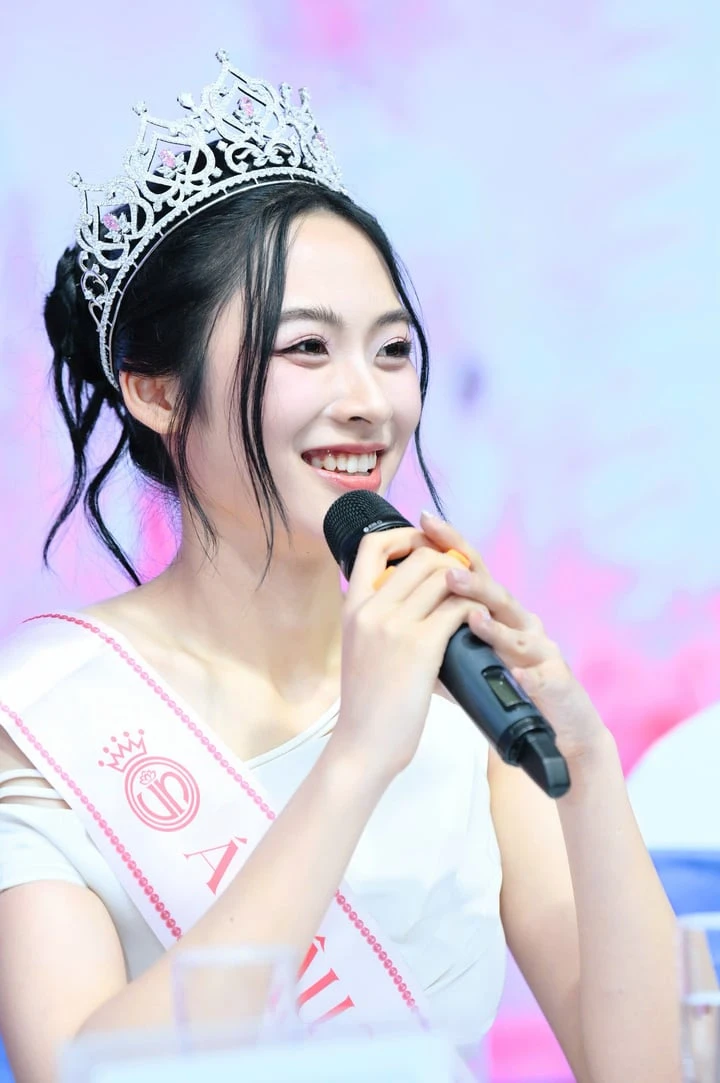 Á hậu Hoa hậu Việt Nam 2024 từng bán bánh mì để mưu sinh