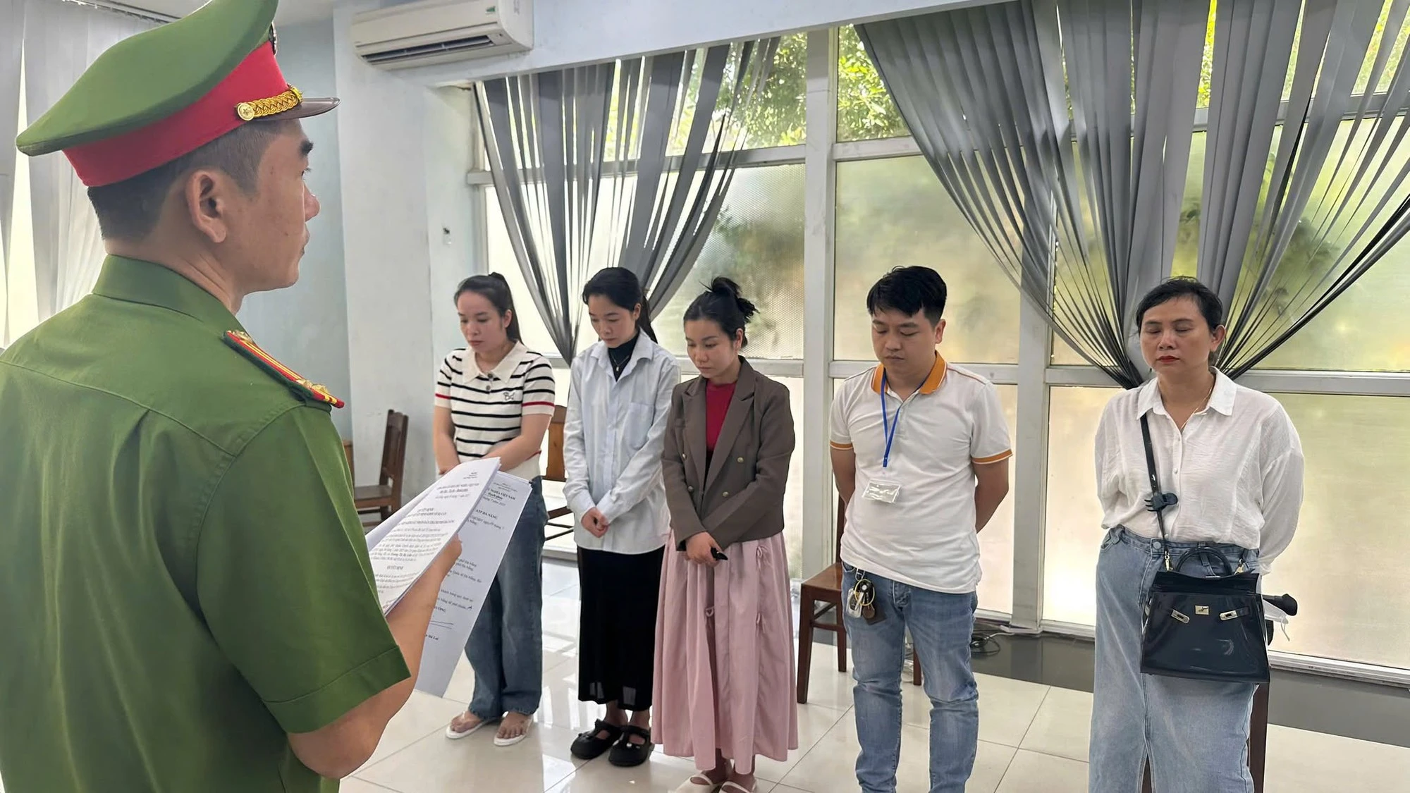 Khởi tố nhóm bác sĩ rởm chuyên 