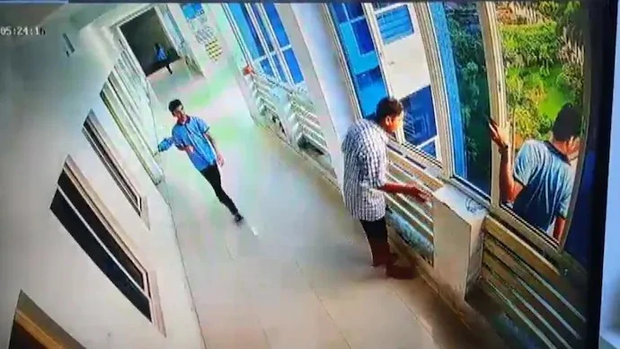 Nam sinh lớp 10 tử vong sau khi nhảy từ tầng cao ký túc xá