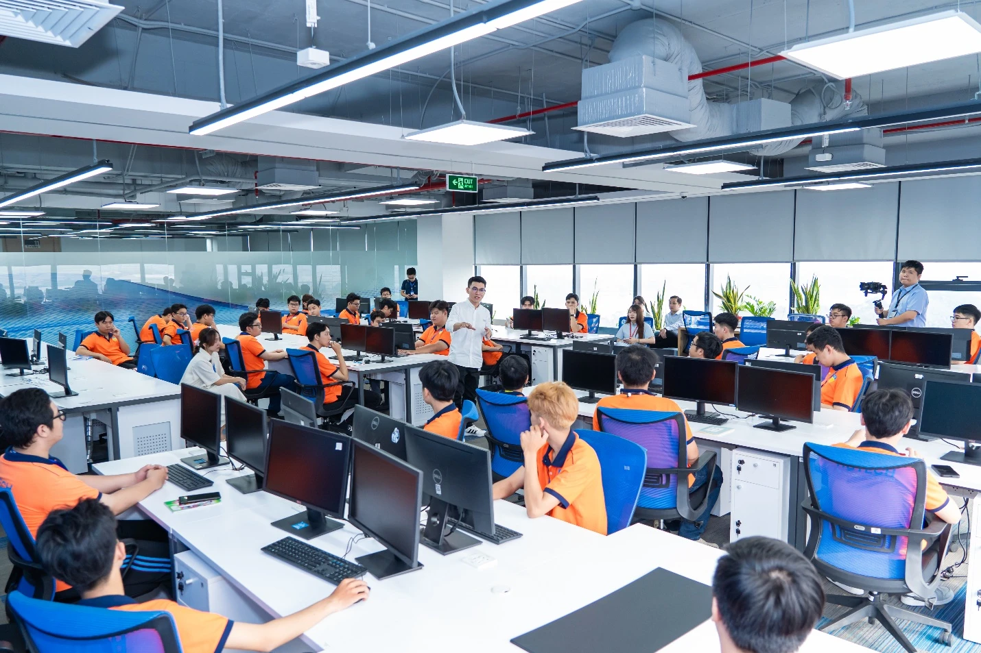 Học tại doanh nghiệp, sinh viên Công nghệ thông tin HUTECH sẵn sàng vào việc