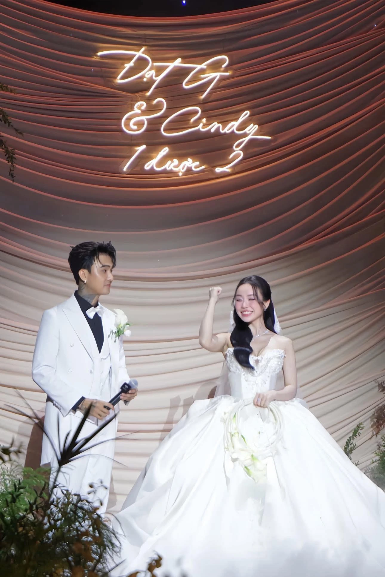 Hơn 1,2 triệu người người giật mình trước video của Hoài Lâm trong ngày Cindy Lư kết hôn