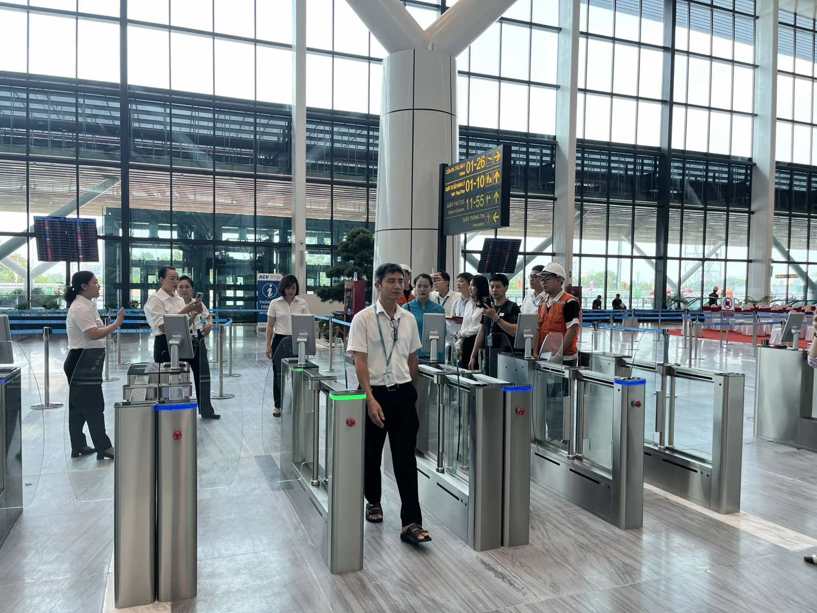 Triển khai thủ tục bay bằng sinh trắc học trên VNeID tại tất cả các sân bay toàn quốc
