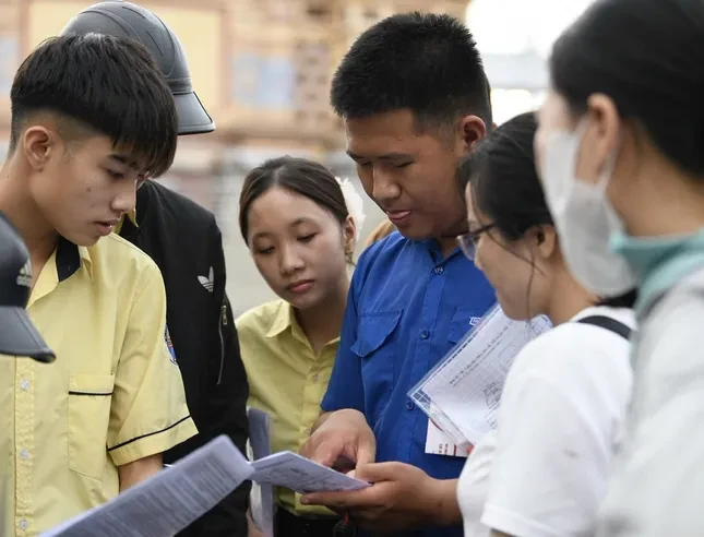 Đề thi tốt nghiệp THPT khó 
