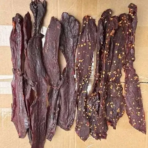 Nhận tin báo, cảnh sát đột kích nhà máy trên núi, triệt phá đường dây sản xuất thịt bò khô từ vịt doanh thu 36 tỷ đồng/tháng, bắt giữ 23 người