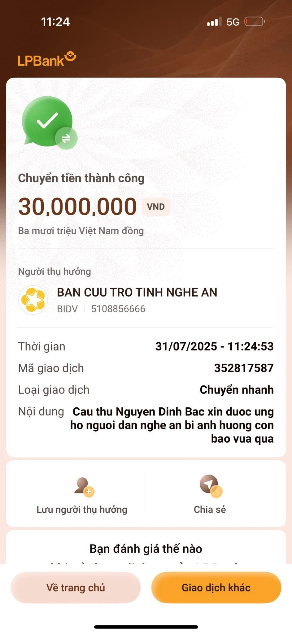Đình Bắc U23 Việt Nam vừa vô địch trở về có hành động ý nghĩa, ủng hộ đồng bào Nghệ An vượt qua khó khăn
