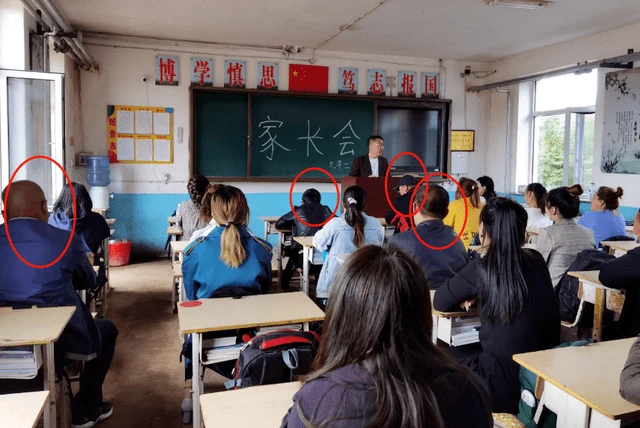 Giáo viên 25 năm phán: Không tâm linh nhưng nhìn bóng lưng cha mẹ có thể thấu tương lai của con