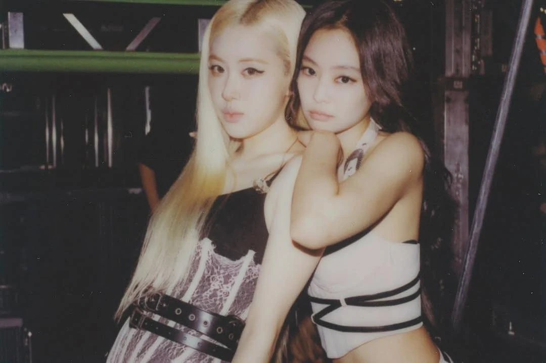 Jennie, Rosé (BLACKPINK) đăng ảnh nhạy cảm gì mà xóa trong một nốt nhạc?