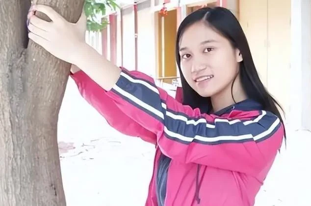 Nữ sinh học giỏi quên ghi tên, ngủ trong giờ thi đại học: Đến lúc biết điểm cả tỉnh đều sững sờ