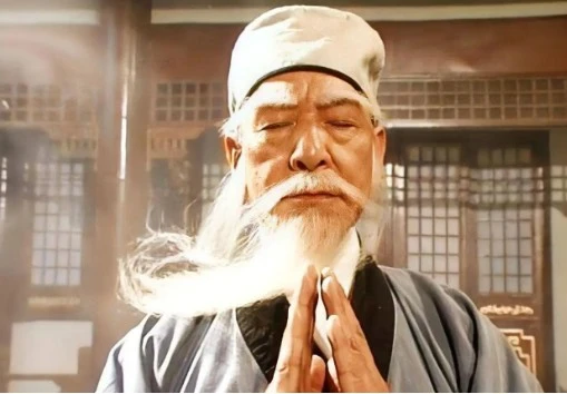 Vô Danh Thần Tăng đang trốn tránh ai mà vừa nghe tin tức liên quan tới người này đột nhiên mặt biến sắc?