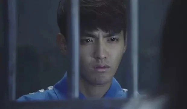 Thảm cảnh của Ngô Diệc Phàm sau song sắt: Mẹ đi tù, cha ruồng bỏ, đến 1 người thăm nuôi cũng không có