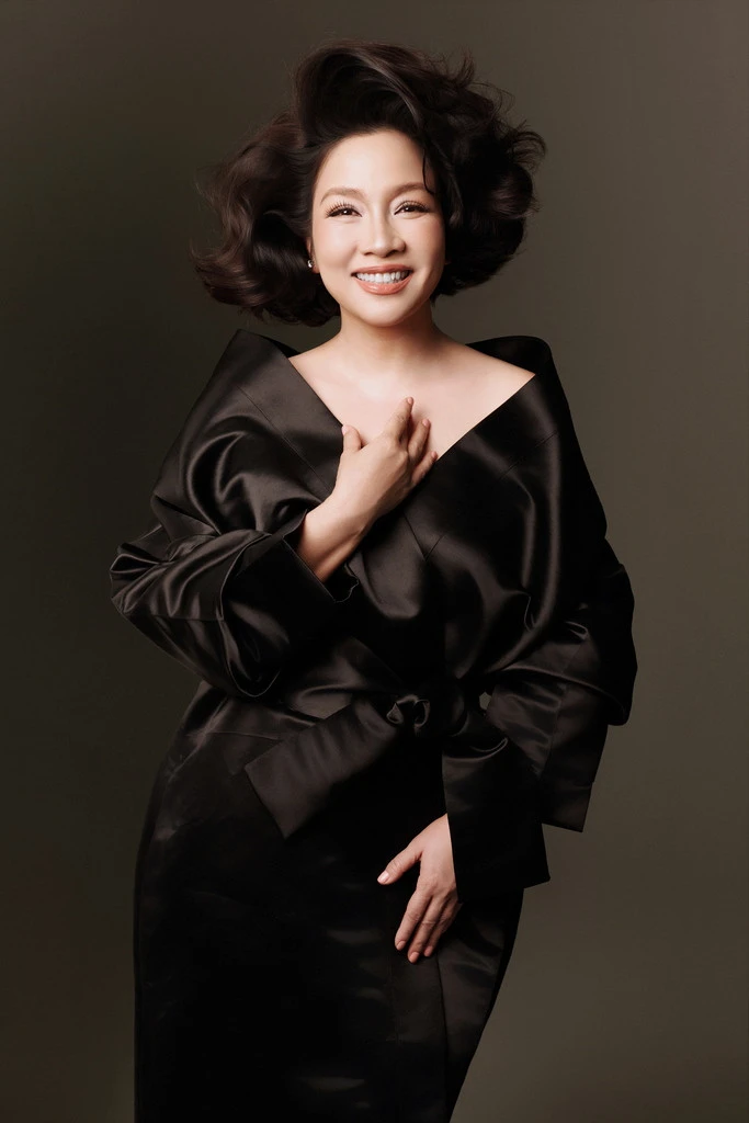 Diva Mỹ Linh và con gái lần đầu lưu diễn xuyên châu Á