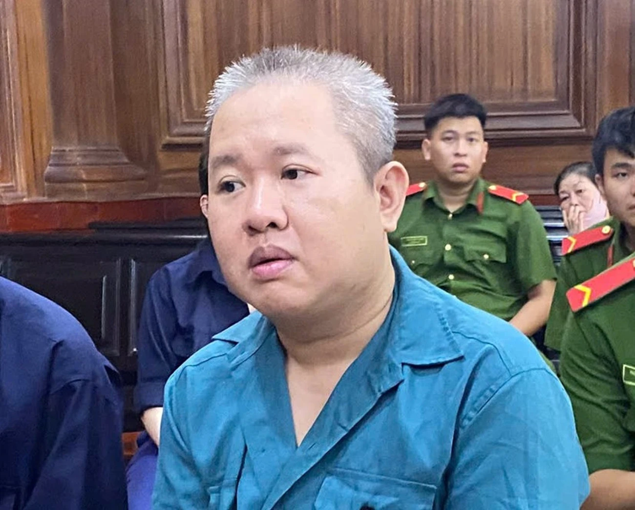 Quản lý nhà hàng ở TPHCM quy định phải viết 'giấy phép xin ra ngoài' khi đi bán dâm