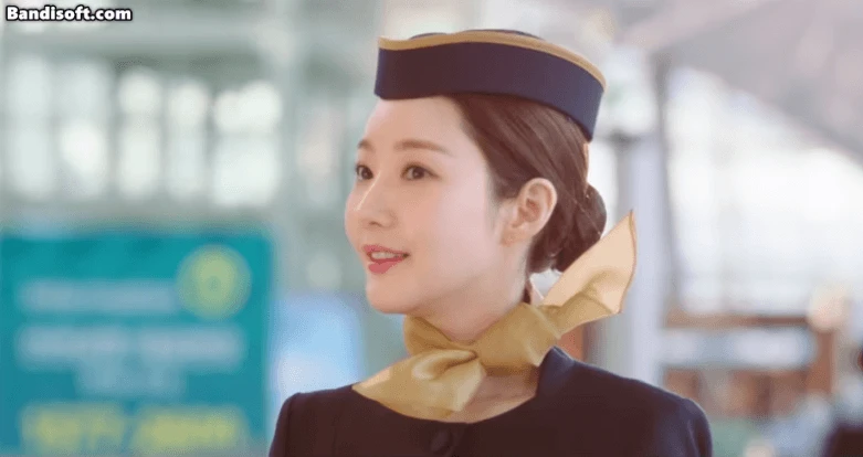 Tìm đâu được nữ tiếp viên hàng không đẹp cỡ này: Visual mướt mượt ngắm khó rời mắt, netizen rần rần thả tim không kịp