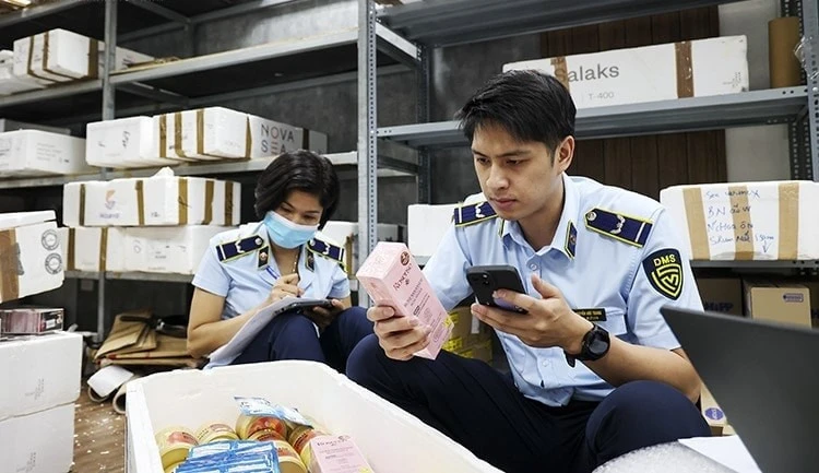 Nhập thuốc thật rồi tách vỉ, thay thế một số viên bằng thuốc kém chất lượng