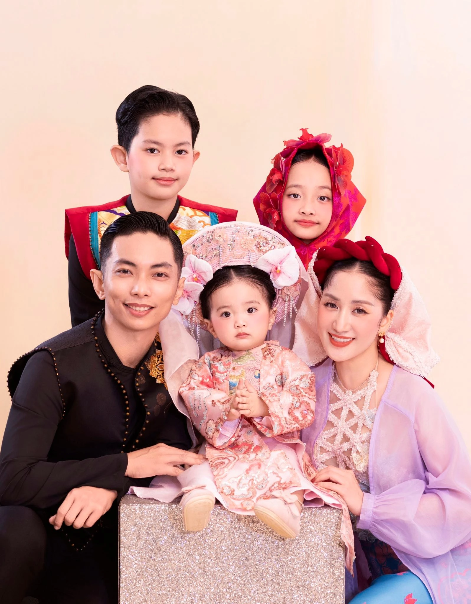 Khánh Thi - Phan Hiển đẻ được 3 nhóc tỳ quá xuất sắc, rục rịch sinh thêm con thứ 4, netizen ủng hộ nhiệt tình