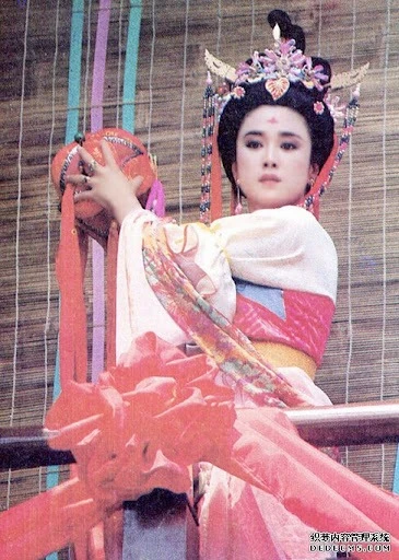 Mỹ nữ sa ngã rúng động showbiz: Bị bắt vì mở tiệc ma túy đá, còn rủ rê em gái và chị họ