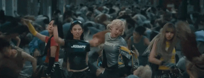 Tranh cãi MV JUMP của BLACKPINK: Người khen thú vị, kẻ chê “lạm dụng AI như bị dí deadline cuối tháng”