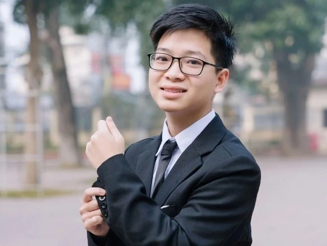 Nam sinh ĐỈNH nhất Hà Nội mùa thi năm nay: Thủ khoa tốt nghiệp, thủ khoa ĐGNL ĐHQG Hà Nội, top 4 đánh giá tư duy ĐH Bách Khoa - Giỏi gì giỏi thế?